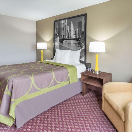 Super 8 By Wyndham Hebron Lowell Area Екстер'єр фото