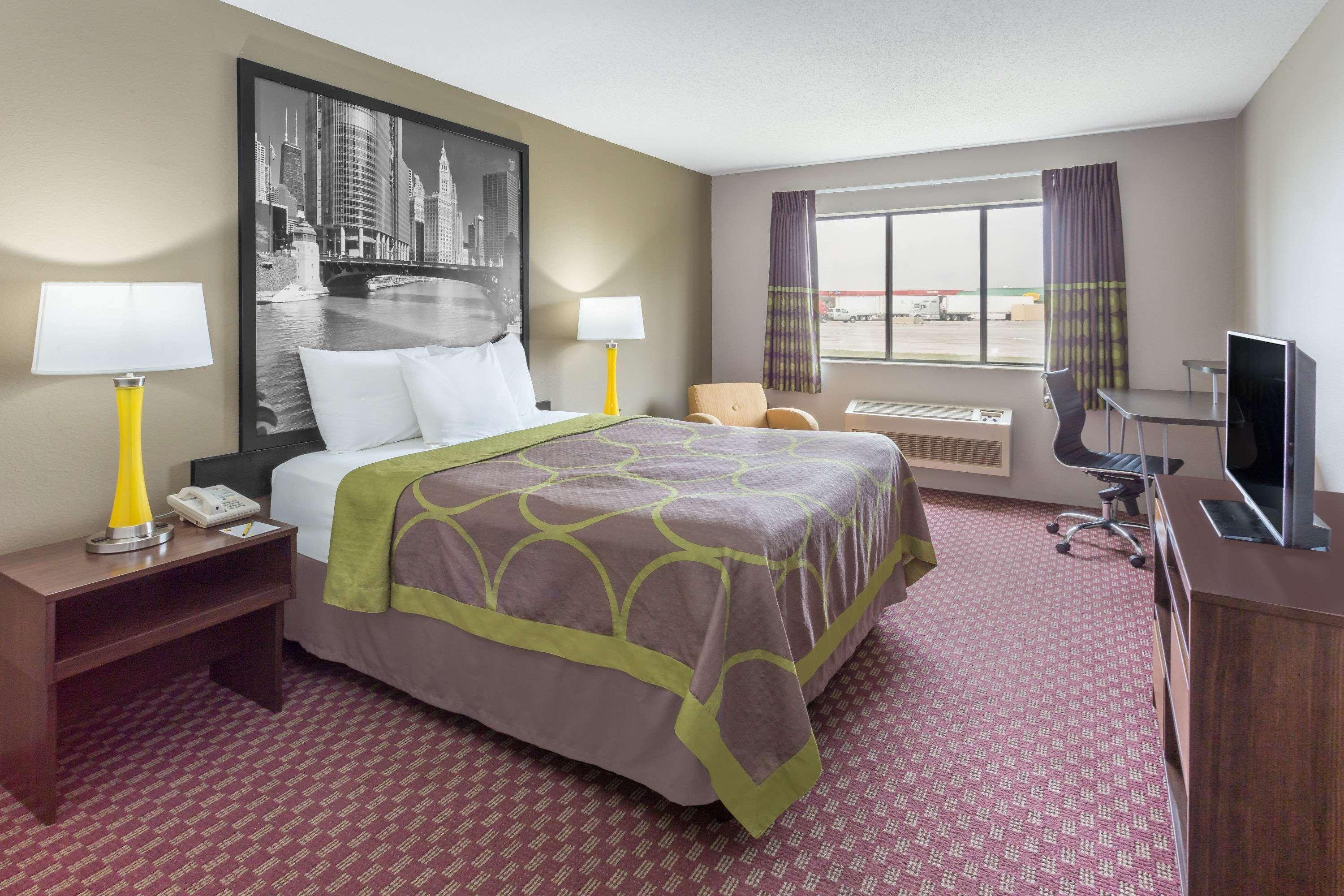 Super 8 By Wyndham Hebron Lowell Area Екстер'єр фото