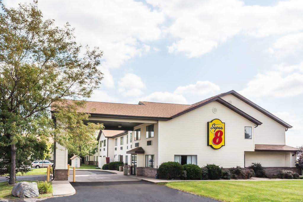 Super 8 By Wyndham Hebron Lowell Area Екстер'єр фото